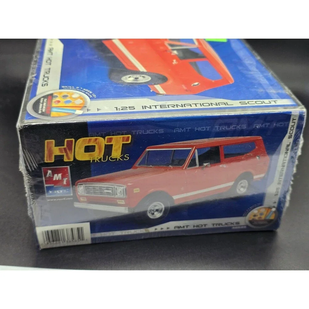 AMT Ertl Hot Trucks International Scout 38585-1HD 1/25 Scale New Sealed